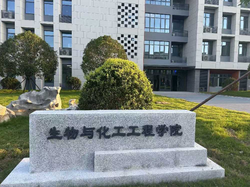 惠山区扬州职业大学体育场高杆灯项目